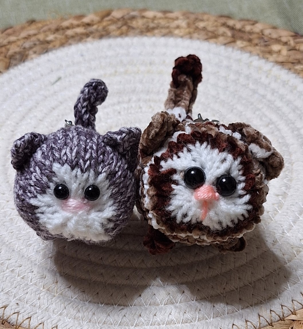 Мои первые 2 котейки.