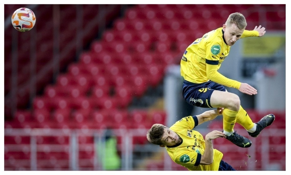    Мелехин от ушиба потерял сознание. Фото: сайт РПЛ