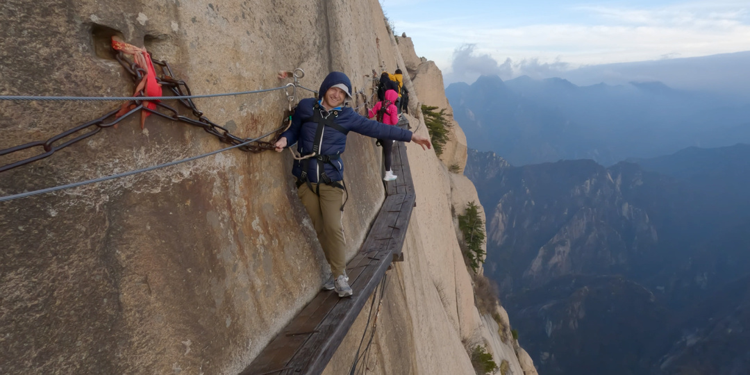 Попал на тропу смерти в Китае, пропасть под ногами