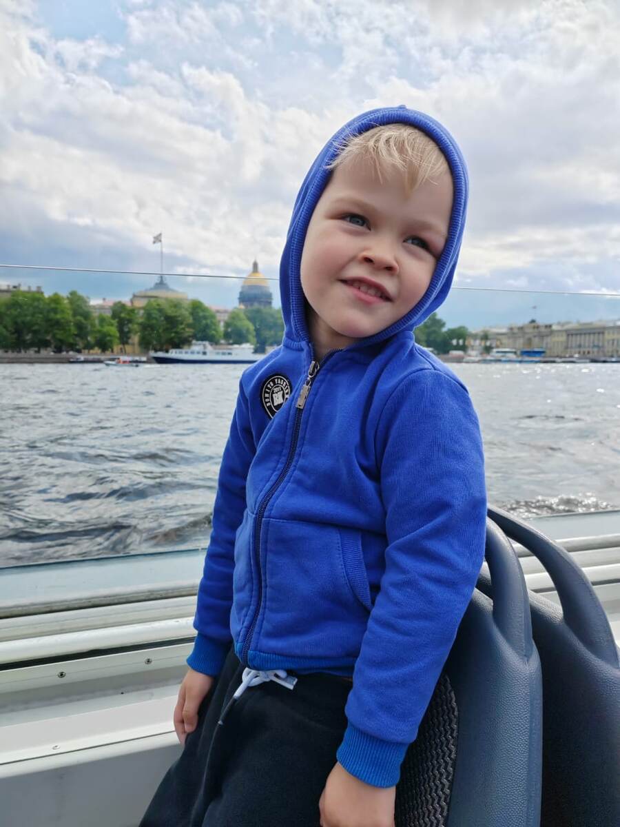 Паша на фоне Исаакия