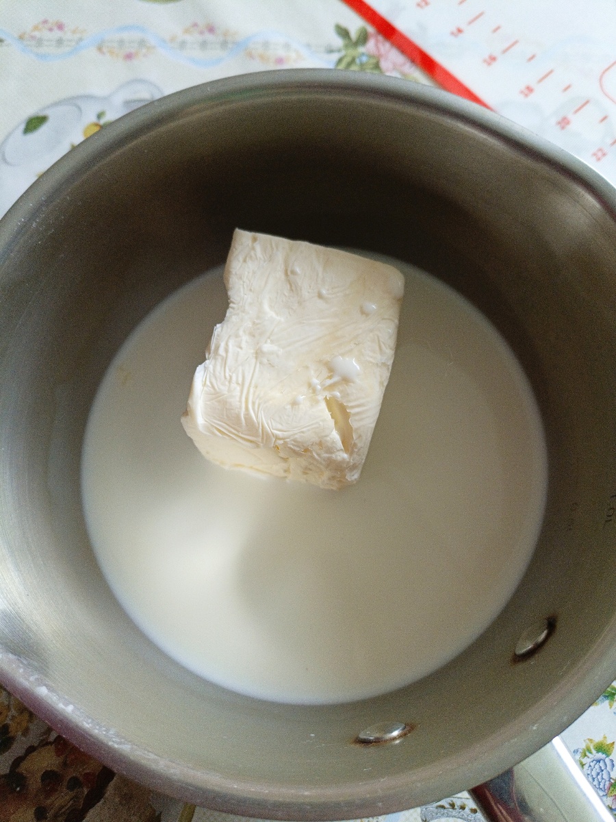 Молоко и масло. Фото автора 