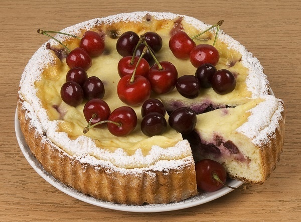    Творожный пирог с черешней. Фото: А. Нерубаев/BurdaMedia
