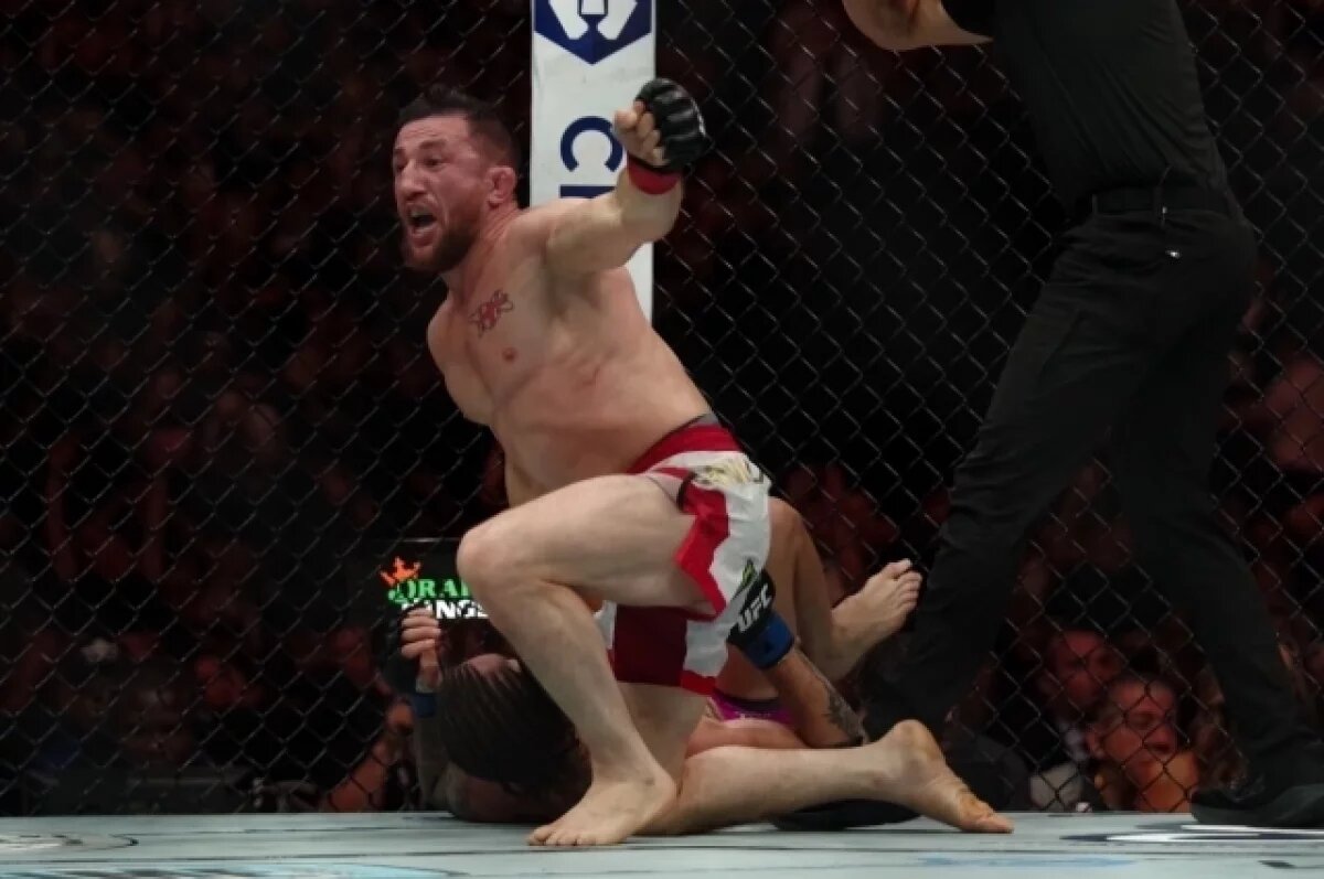    Чемпион UFC Двалишвили преклонил колено перед Трампом после защиты титула