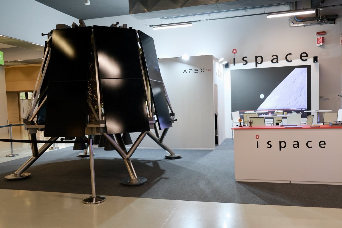 Макет лунного посадочного модуля Apex 1.0 (ispace)