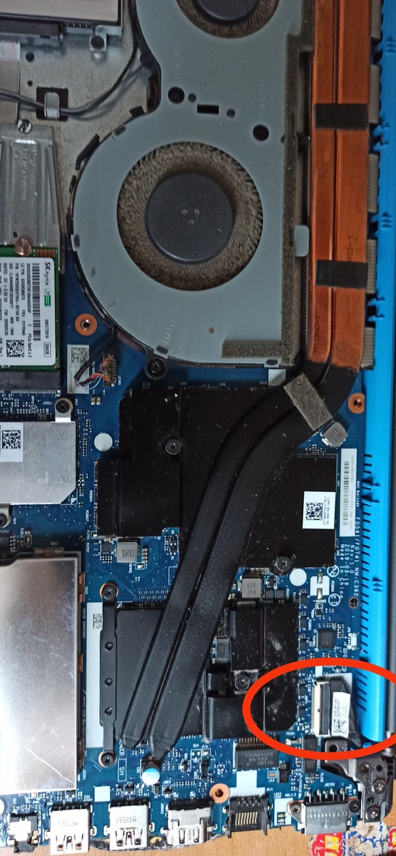 Разъём дисплея на плате