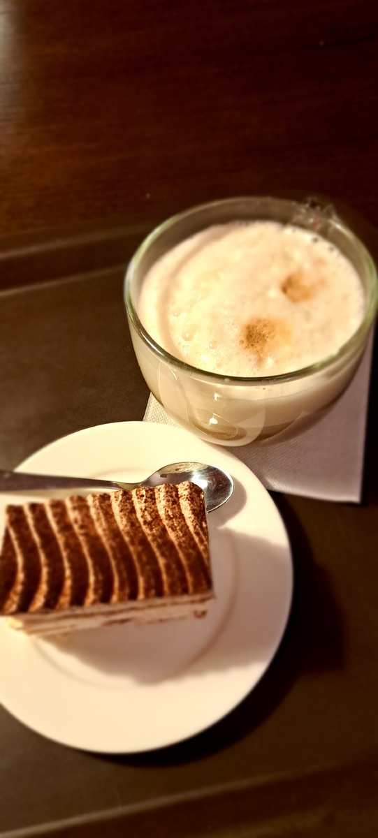 В кафе Несвятые святые при Сретенском монастыре