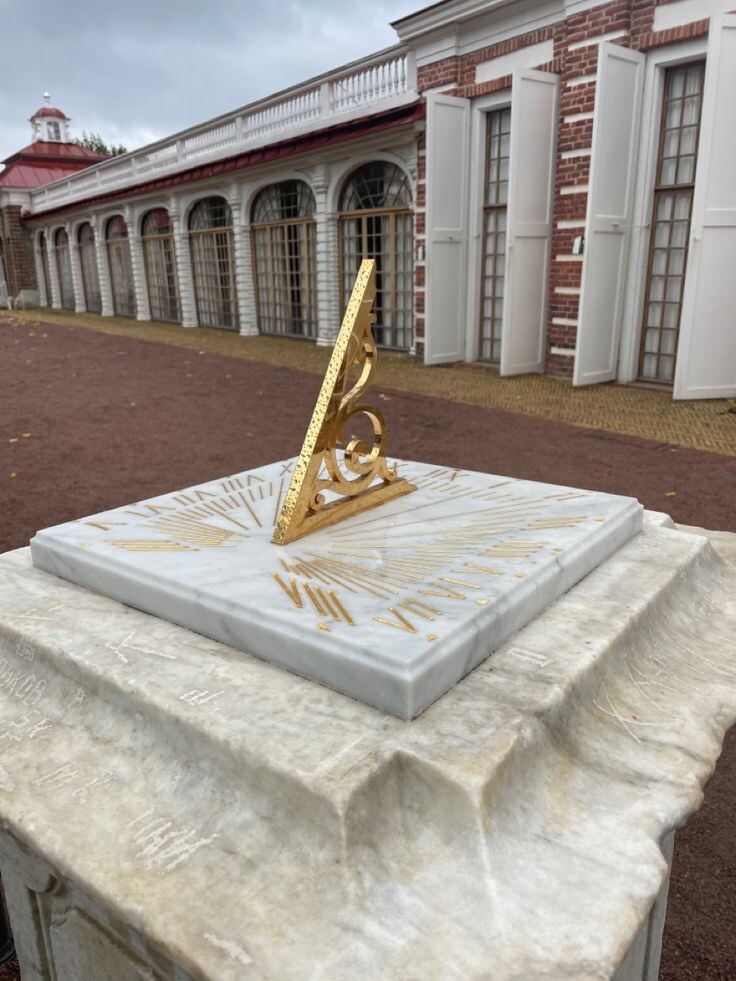 Солнечные часы. Петергоф. Источник: ru.pinterest.com