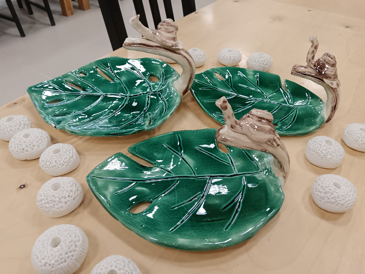 Покрытие глазурью - можно мыть, посуда для сервировки праздничного стола