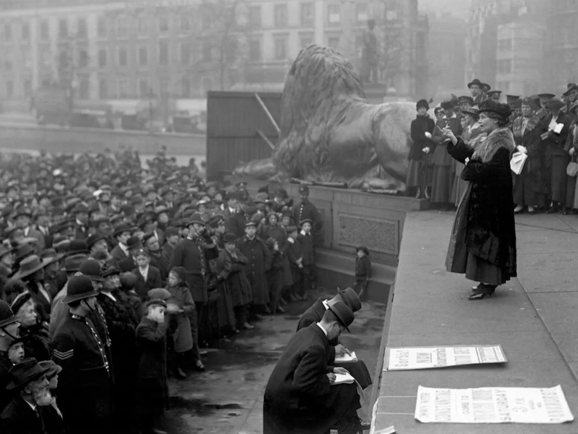 Н/а, Эммелин Панкхерст обращается к толпе