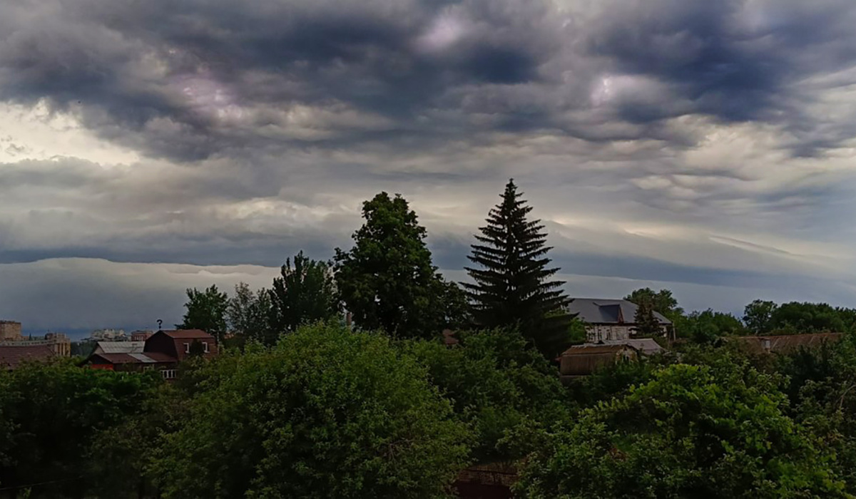    Гром среди знойного неба: в Курск идут дожди, грозы и град