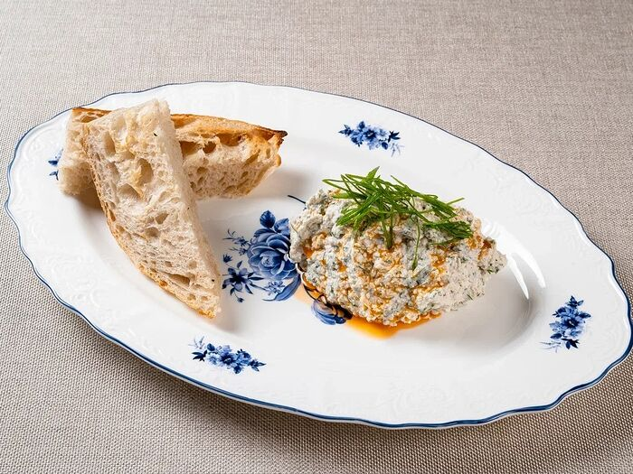 Надуги с травами в меню завтраков ресторана Мзиури