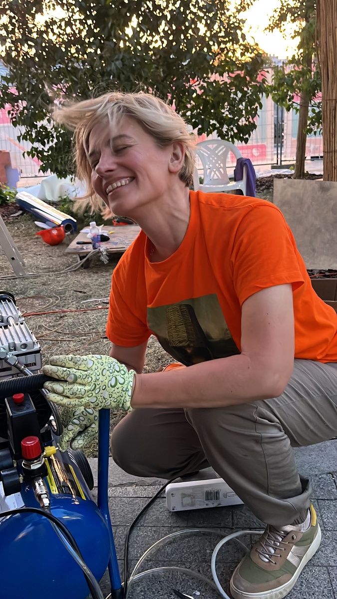 Загар у меня московский, прямо на Бульварное кольце его получила. Несмываемый