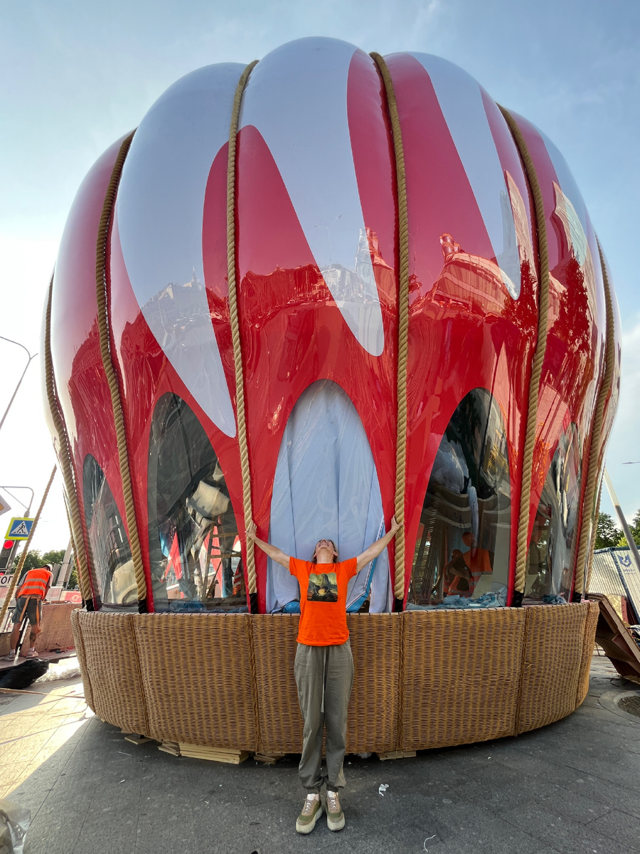 Получить такой заказ-это вопрос не денег, а моего профессионального престижа. Я обучаю плетению, я сама плету. И кто из мастеров не мечтал бы сплести такую корзину?