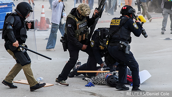     Фото: REUTERS/Daniel Cole   
 Текст: Евгений Поздняков