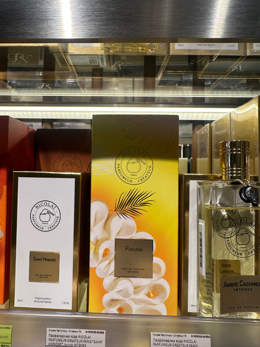 Очень уж она выделялась среди всех остальных коробок 