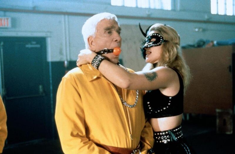 Кадр из фильма "Без вины виноватый" (1998), взят с портала kinopoisk.ru