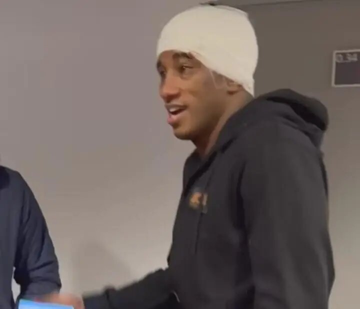 Вас случайно медведь на ухо не наступал?