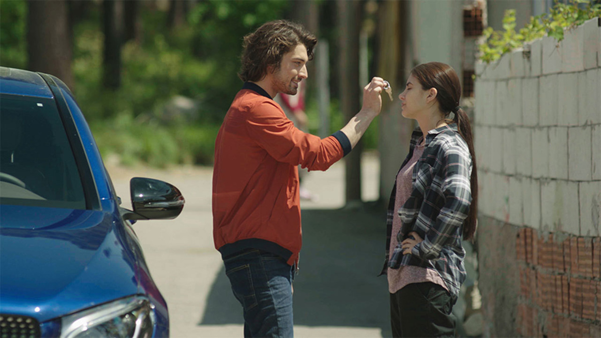 кадр из сериала «Госпожа Фазилет и её дочери»