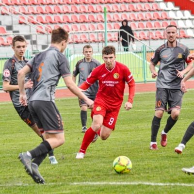 №9 в красной форме - Алексей Войченко