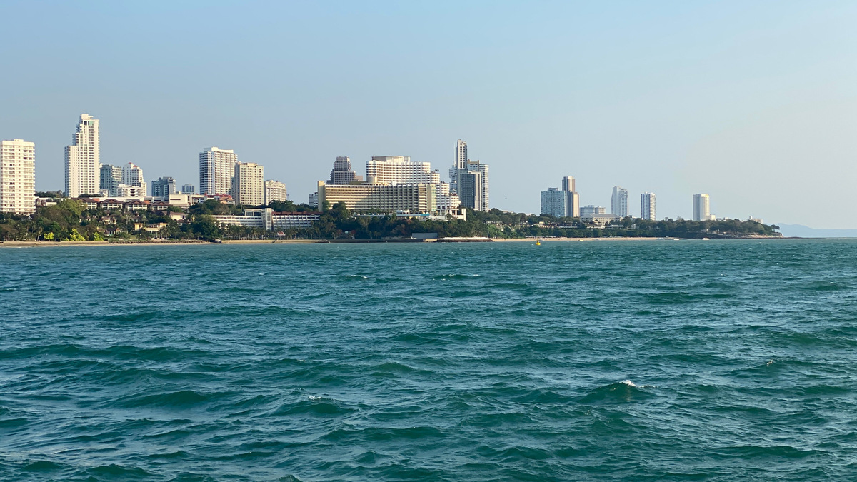 Подготовку начали с изучения пакетных туров. Кто-то умеет экономить на отдыхе «под ключ», но в нашем случае самостоятельная поездка выходила в разы дешевле любого предложения агентств