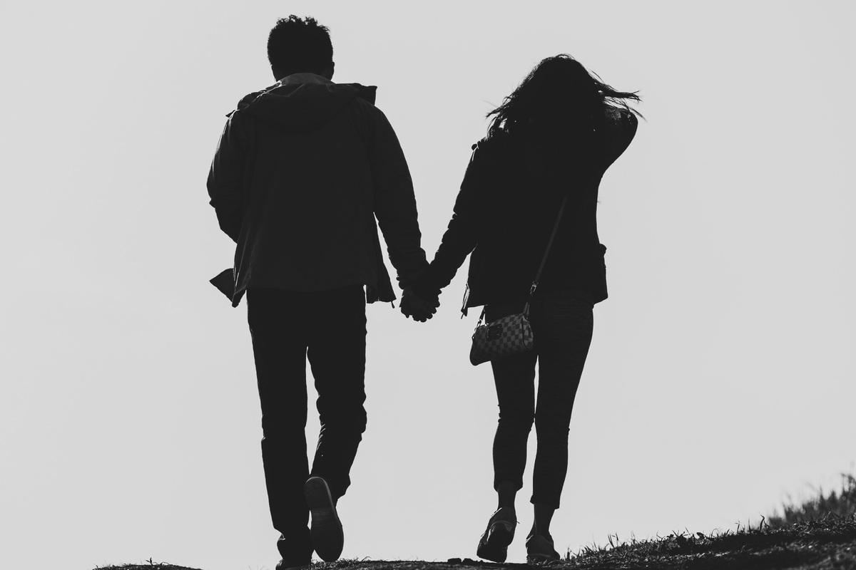     Чем младше девушка, тем больше счастья: мужчины чувствуют себя счастливее в отношениях с более молодыми партнершами