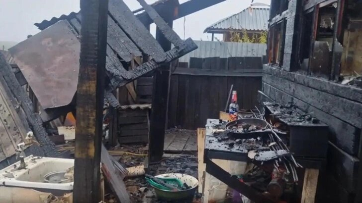 Взорванный подростком частный дом в Байкальске