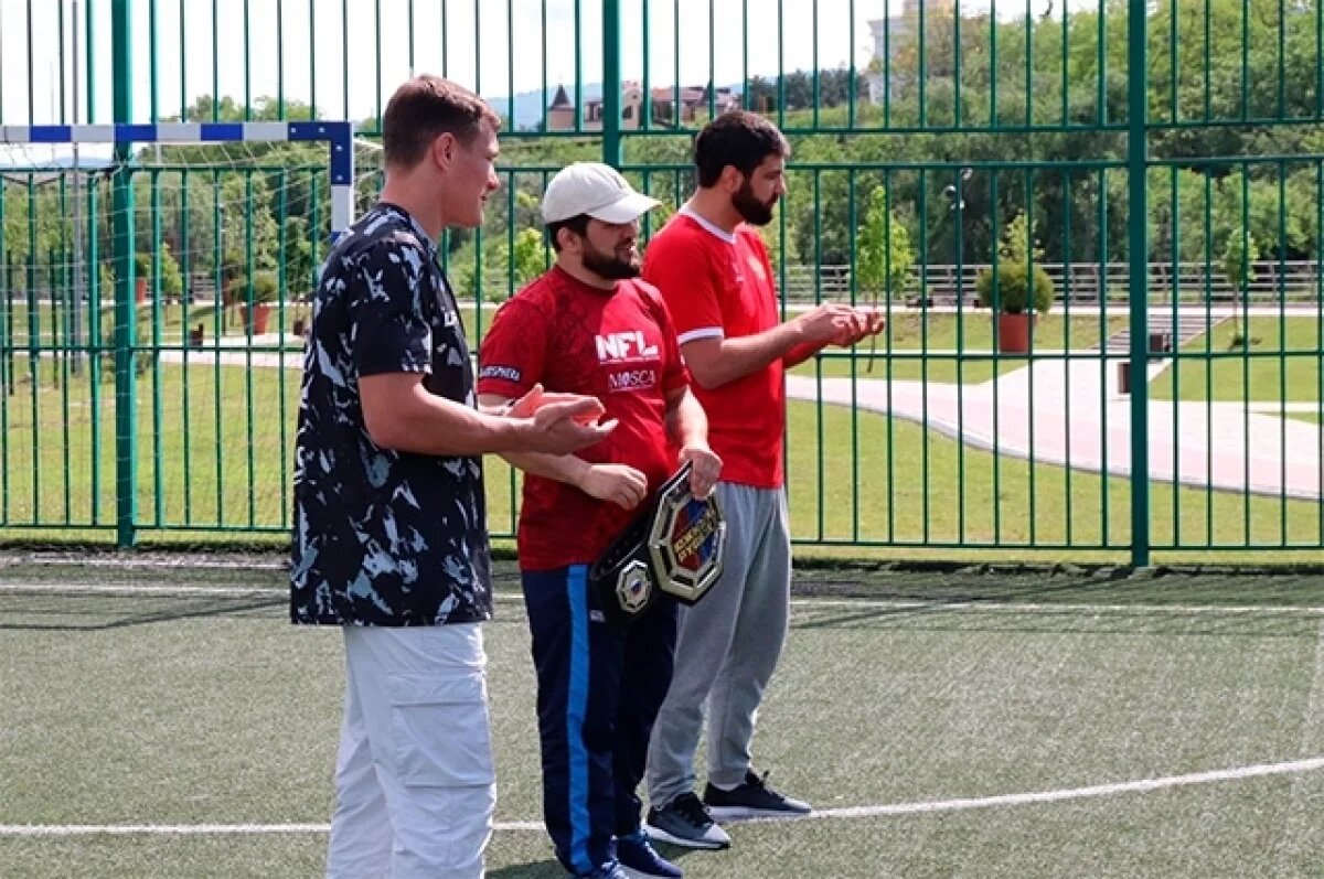    Чемпионы мира провели утреннюю зарядку для детей в Кисловодске