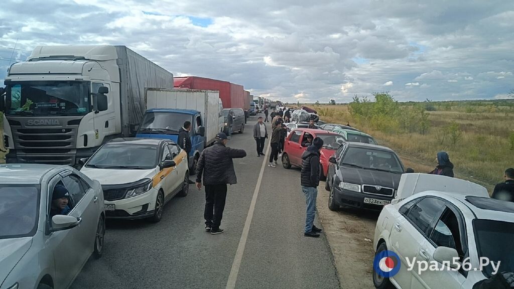    В России с конца июня начнут оформлять цифровые профили мигрантов