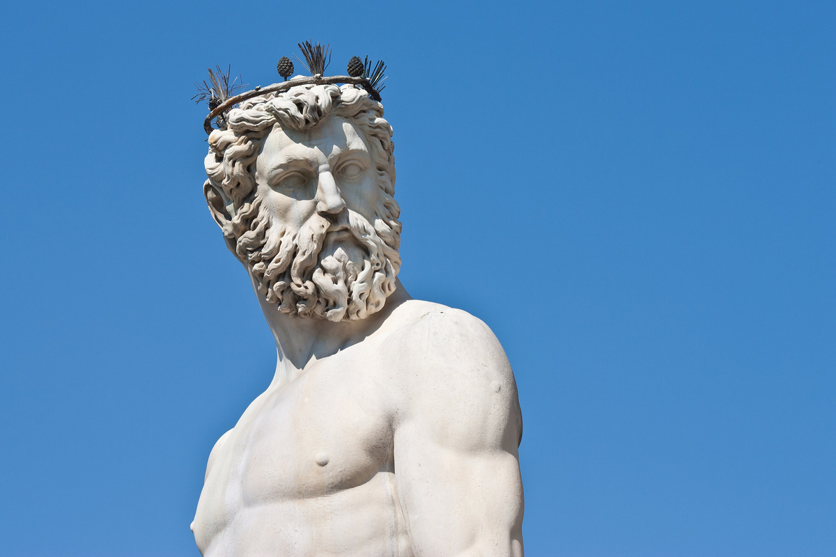 Голова статуи Нептуна. Изображение взято с https://ru.wikipedia.org