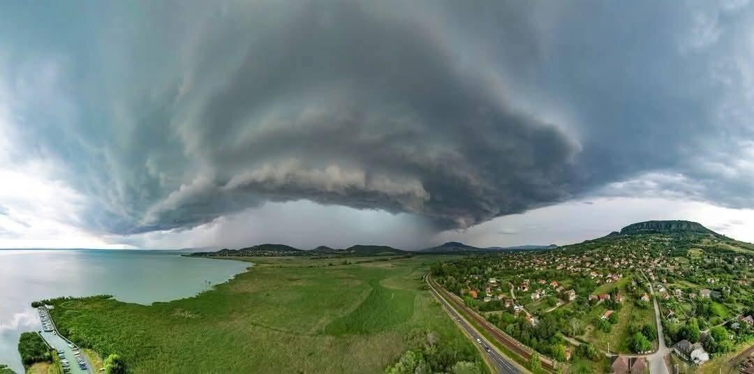 Катаклизмы 2–8 июня: земля треснула в Колумбии, туристы бегут от вулкана Этна, вспышка торнадо в Китае