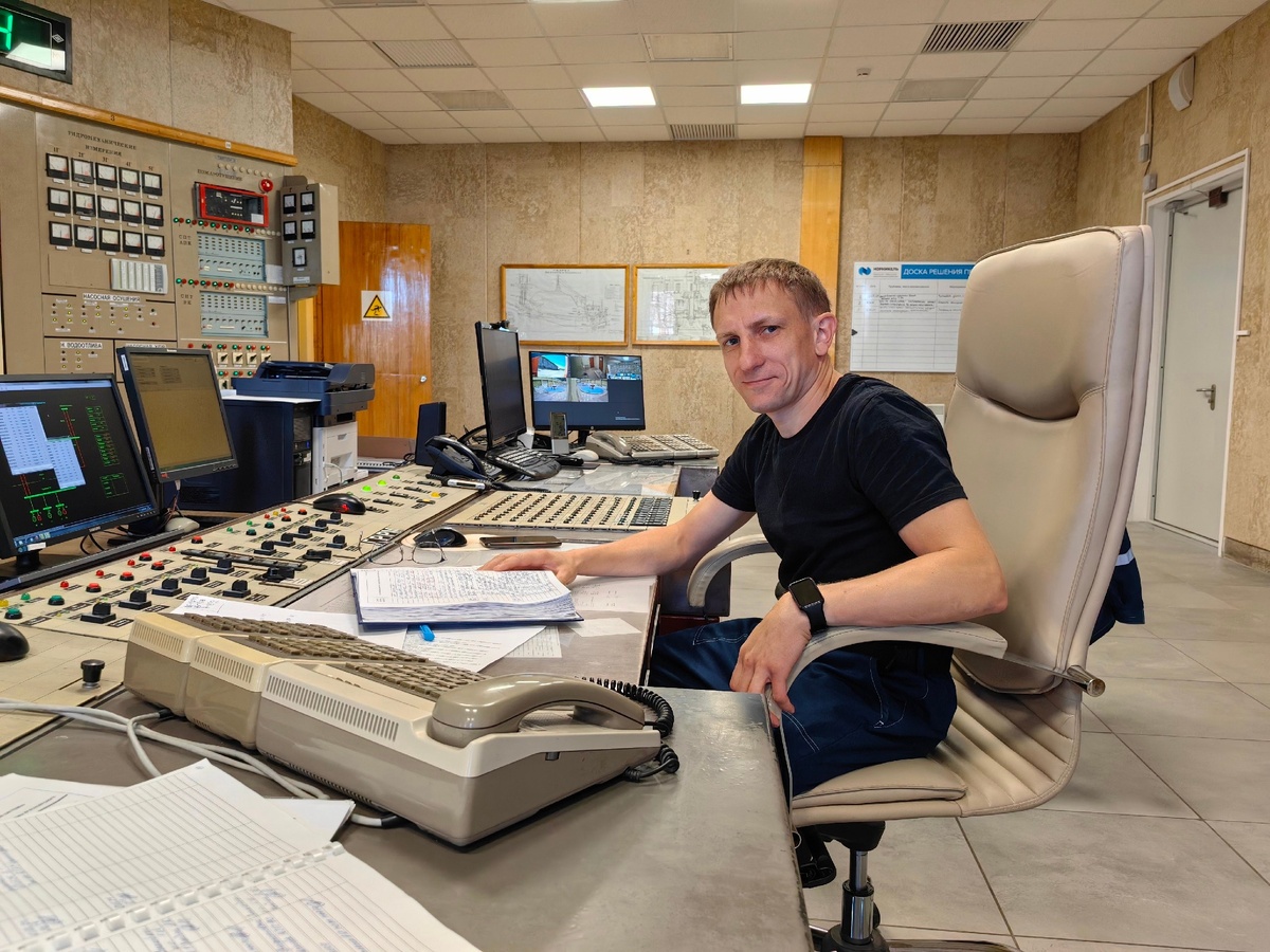 Артём Старосадчев на рабочем месте. Фото: Игорь Ягубков