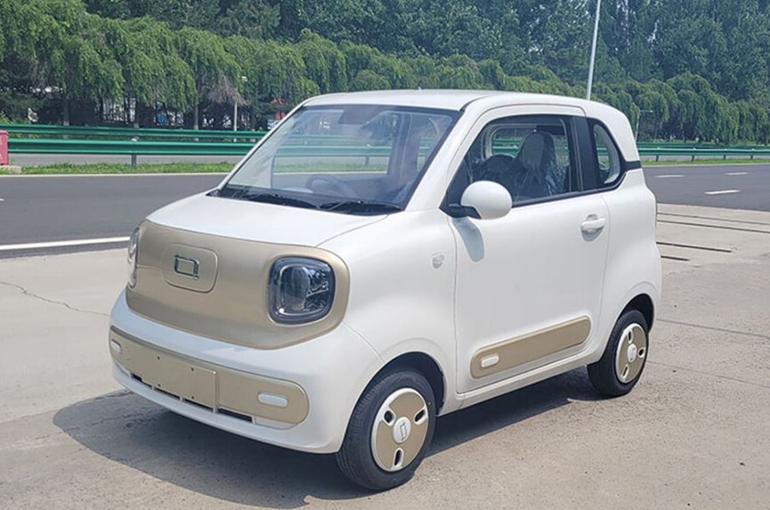 В конце статьи — вопрос к вам, читатели. Интересно узнать ваше мнение: нужен ли сегодня нашей стране электромобиль такого формата и готовы ли вы пересесть на него в условиях современной городской среды.
