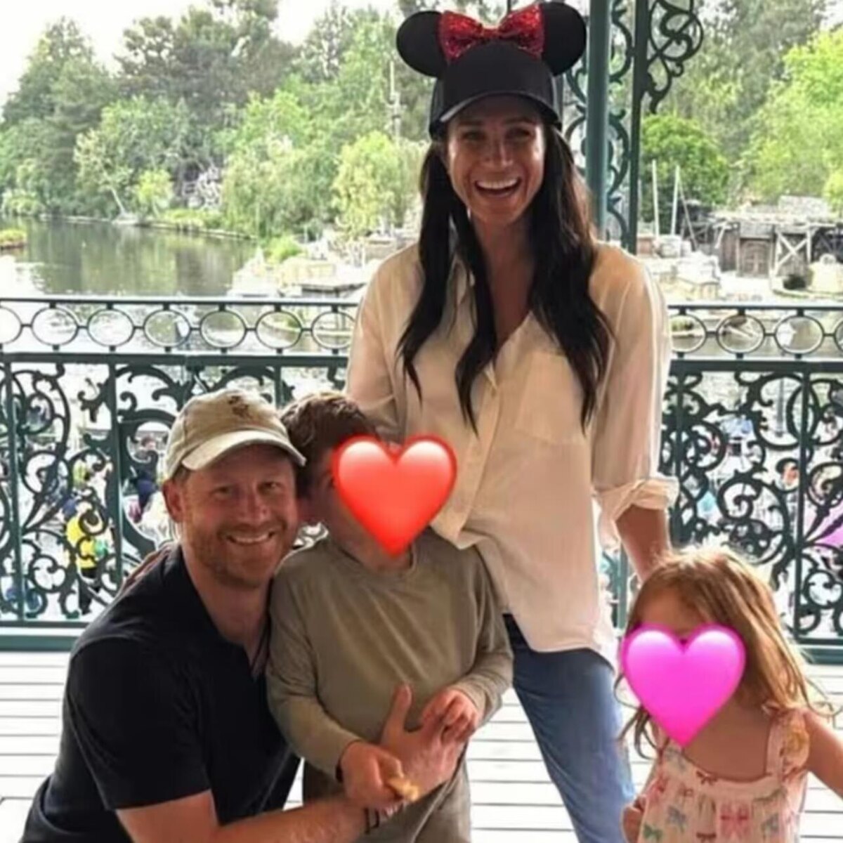    принц Гарри и Меган Маркл с детьми в Диснейленде 2025 год. соцсети