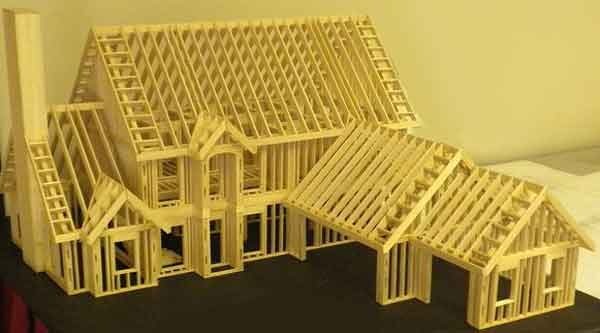 Пример из области моделизма, когда применялось бальсовое дерево для изготовления всех элементов строительной конструкции жилого дома