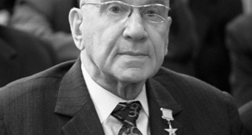 Если вам 65-70 лет: 1 чайная ложка каждый день поможет сохранить ясность ума и память - рекомендации академика Микулина