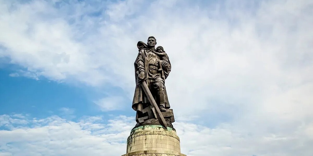 Советский солдат не только освободитель Европы, но и спаситель многих народов Мира