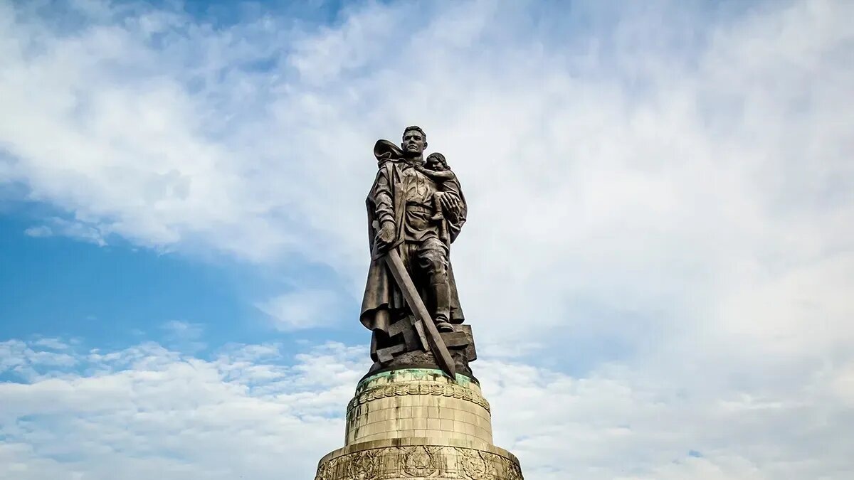 Памятник советскому солдату в Берлине
