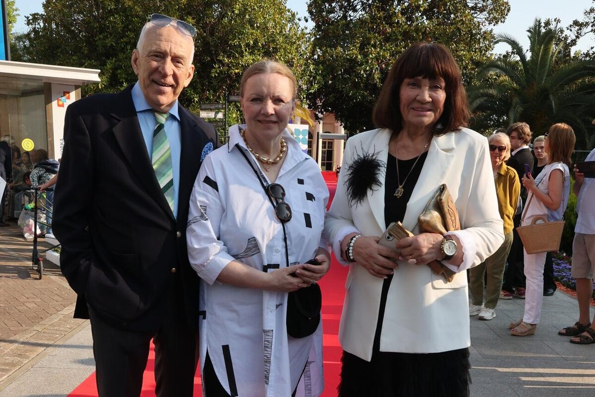    Александр Пашутин, Валентина Теличкина и Лариса Лужина на фестивале «Евразия-Кинофест» Юрий Феклистов