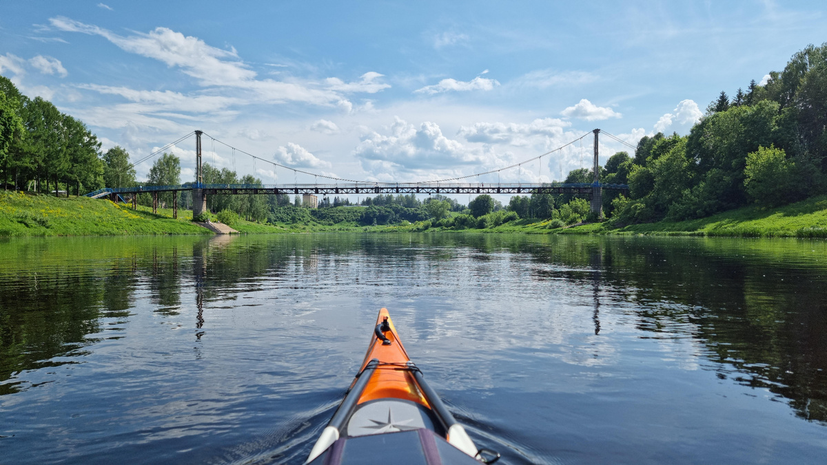 Тот самый вантовый мост в Зубцове, предназначенный только для пешеходов. Величественное и непривычное зрелище для этой части Волги.
