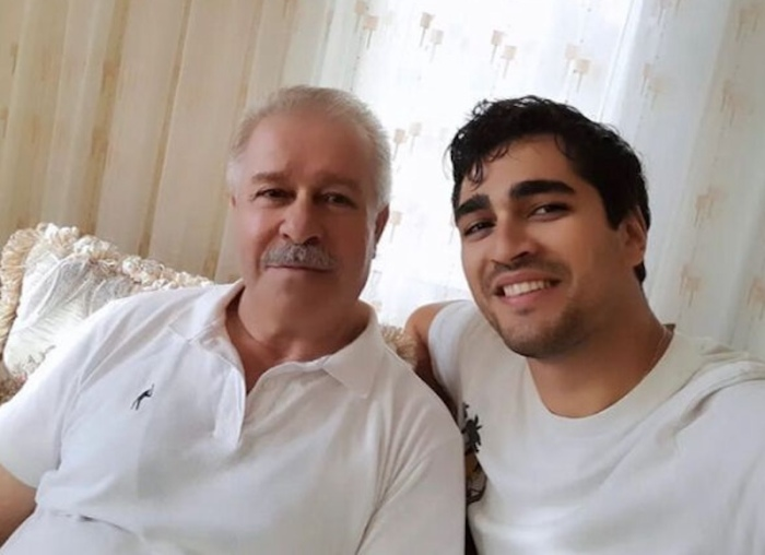 Мерт Рамазан Демир с отцом. / Фото: соцсети