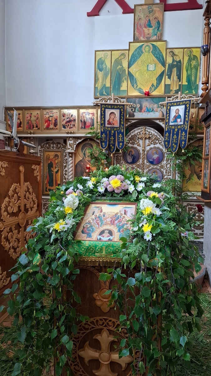 Наш храм. Женщины приложили свои золотые руки и золотые сердца в украшении  храма к празднику 💕