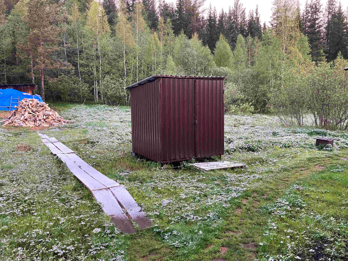 Киалимская зима весной. На заднем плане дровяной вулкан