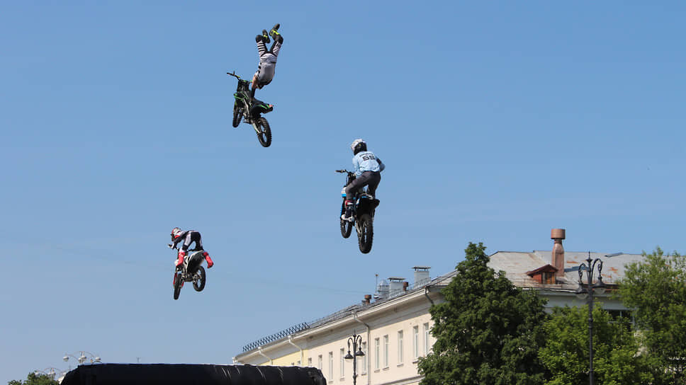     Фестиваль мотокультуры, музыки и спорта "Движение" в Екатеринбурге. Мотошоу.