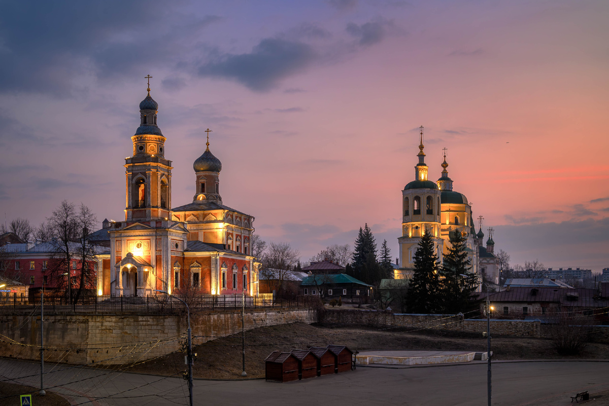 Успенская и Ильинская церкви на рассвете