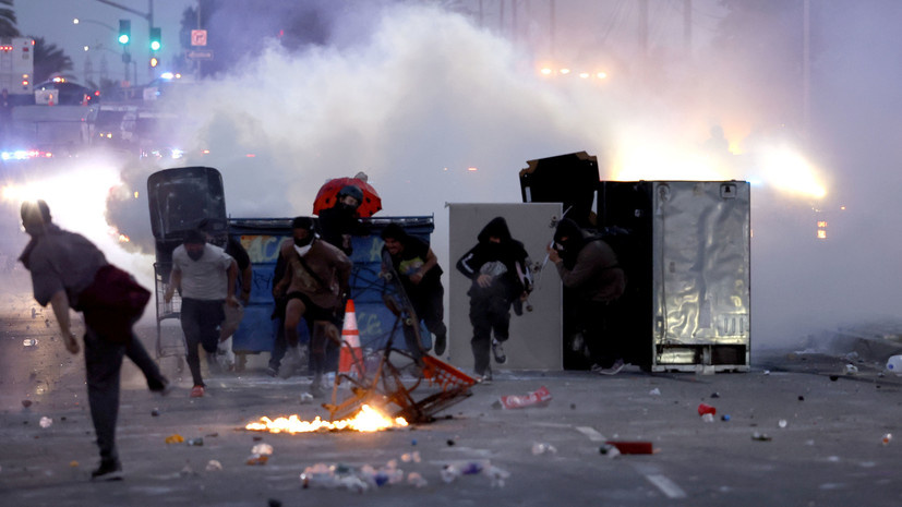     Протесты в Калифорнии, 7 июня Gettyimages.ru Gina Ferazzi / Los Angeles Times