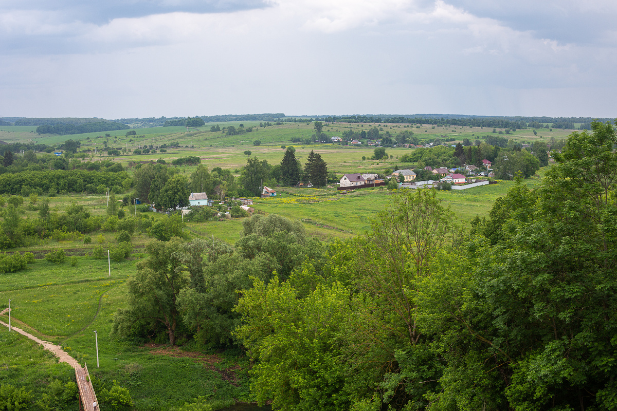 Вид со смотровой площадки на окрестности села Крапивна. Щёкинский район, Тульская область. Фото автора статьи 