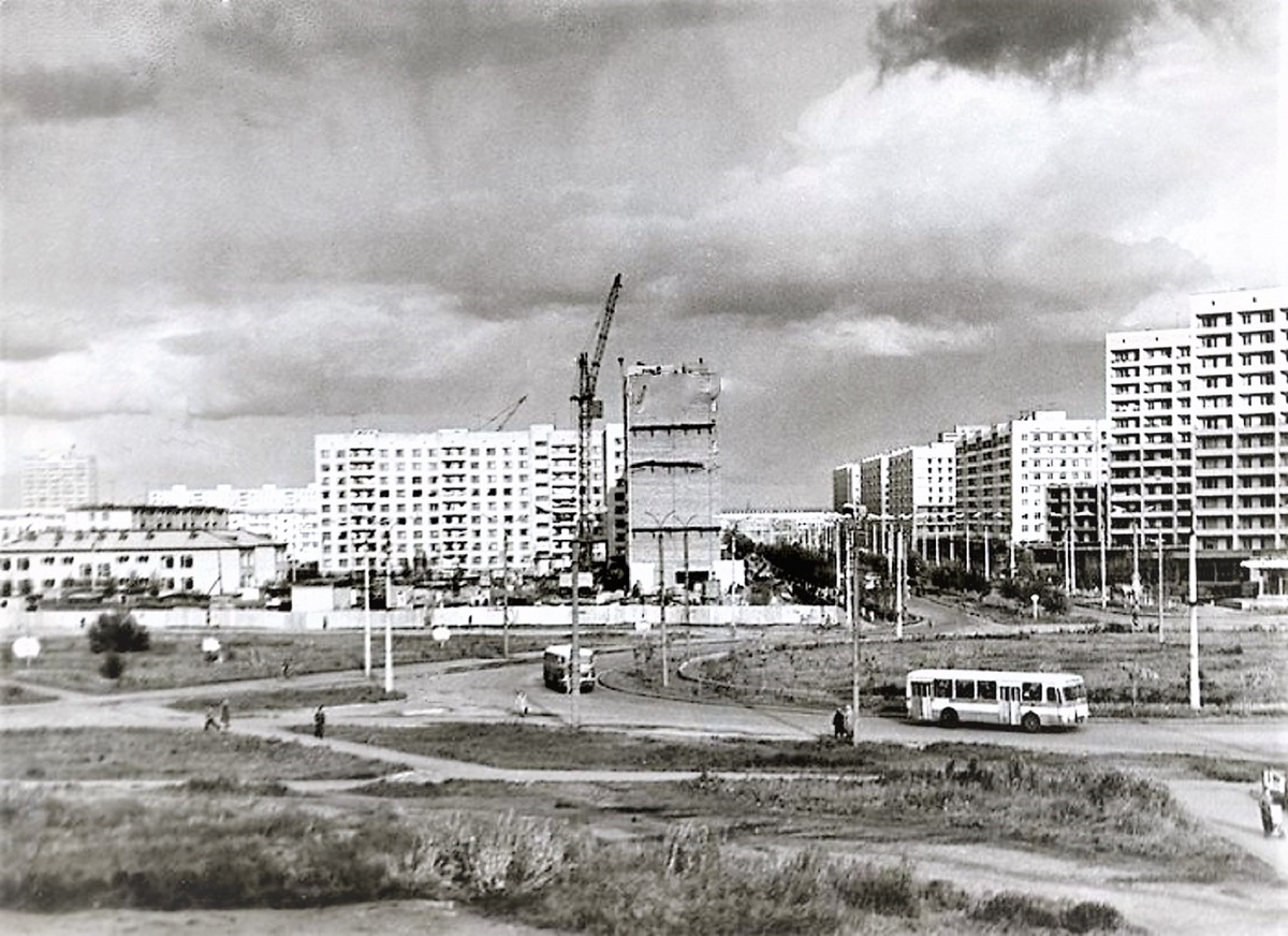 Наш привокзальный район, Площадь Дружбы народов