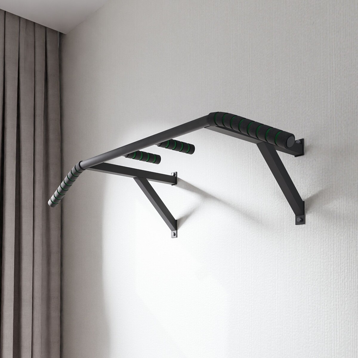 Подтягивайтесь без фанатизма, чтобы не получать травмы. Обязательно консультация с профессионалами, ведь не все могут заниматься турником.