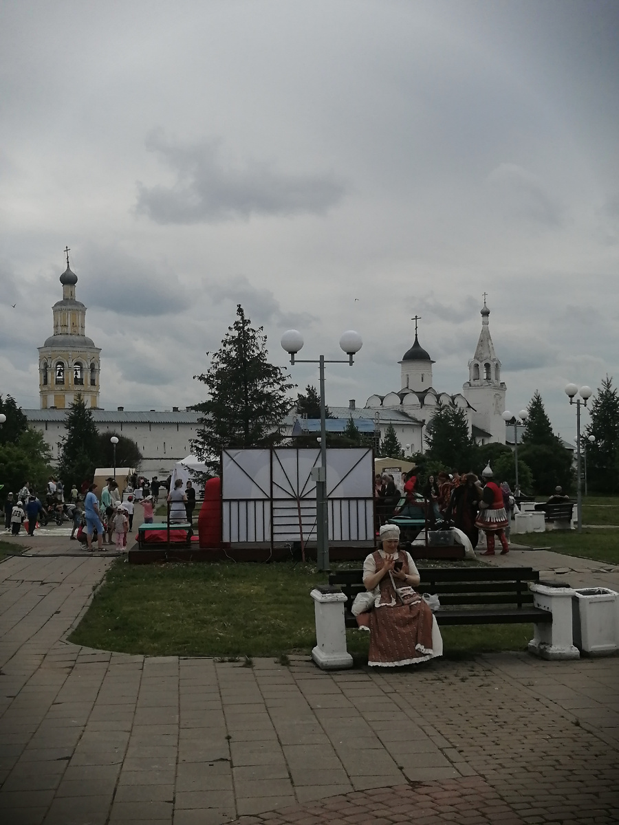 Фестиваль у монастыря.