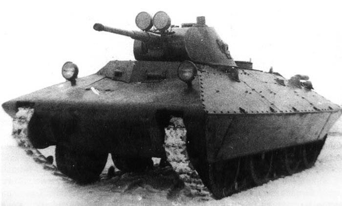 Опытный средний колёсно-гусеничный танк БТ-СВ-2, один из "предков" Т-34. Фотография в свободном доступе.